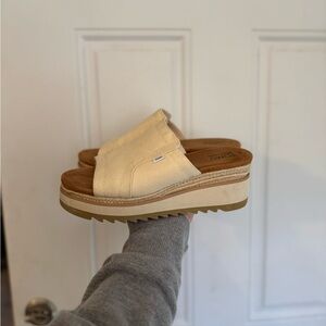 Toms Tan Platform Mules